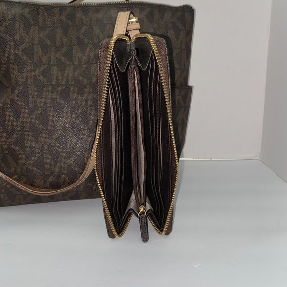 MICHAEL KORS Signature Logo Bag with Wallet - Picture 12 of 12